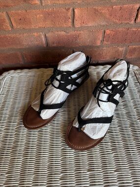 Carlos Santana Black Lace-Up Gladiator Sandals with Brown Footbed
